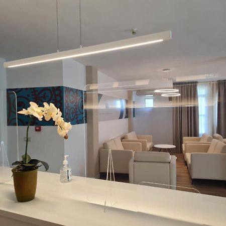 Hotel Balneario Fuentes Del Trampal Кармонита Экстерьер фото