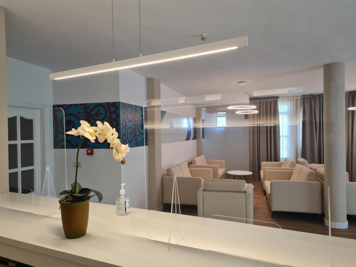 Hotel Balneario Fuentes Del Trampal Кармонита Экстерьер фото